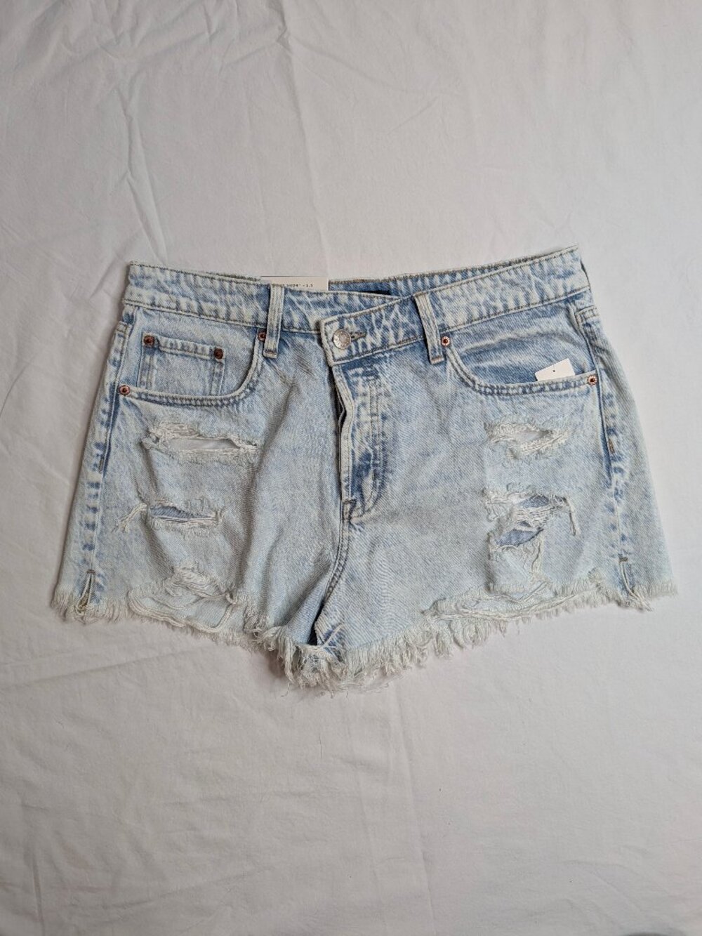 Aeropostale Mom Short, Distressed, Lightwash, Size 12